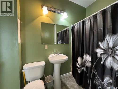 204 1St Street E, Wynyard, SK - Indoor Photo Showing Bathroom