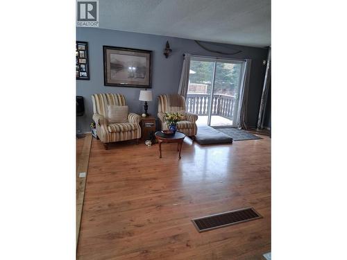 1441 Coalmine Road, Telkwa, BC - Indoor Photo Showing Living Room