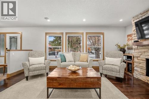 250 Lake Fraser Place Se, Calgary, AB - Indoor Photo Showing Living Room