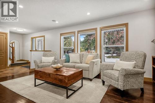 250 Lake Fraser Place Se, Calgary, AB - Indoor Photo Showing Living Room