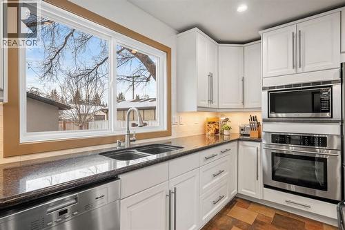 250 Lake Fraser Place Se, Calgary, AB - Indoor Photo Showing Kitchen With Double Sink With Upgraded Kitchen