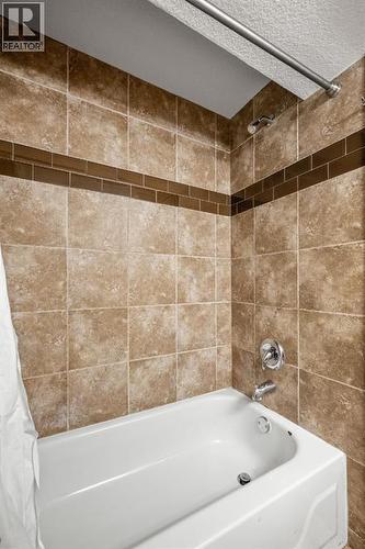 250 Lake Fraser Place Se, Calgary, AB - Indoor Photo Showing Bathroom