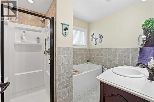 188 Millrise Drive Sw, Calgary, AB - Indoor Photo Showing Bathroom