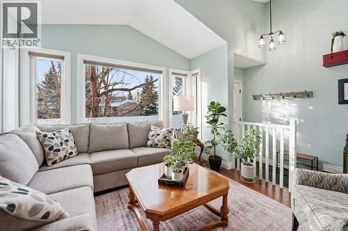 188 Millrise Drive Sw, Calgary, AB - Indoor Photo Showing Living Room