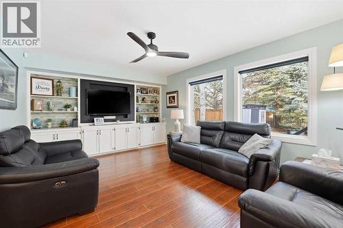 188 Millrise Drive Sw, Calgary, AB - Indoor Photo Showing Living Room