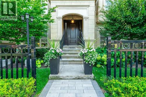 190 DORVAL Drive  Oakville, ON L6K 0H3