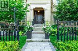 190 DORVAL Drive  Oakville, ON L6K 0H3