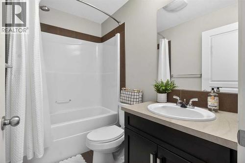 146 Marquis Common Se, Calgary, AB - Indoor Photo Showing Bathroom