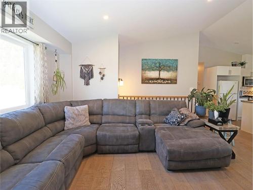 3600 Hall Frontage Road, Grand Forks, BC - Indoor Photo Showing Living Room