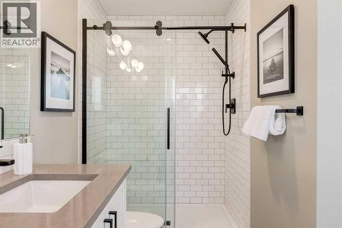 128 Quartz Crescent, Cochrane, AB - Indoor Photo Showing Bathroom