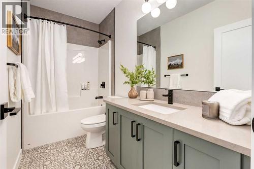 128 Quartz Crescent, Cochrane, AB - Indoor Photo Showing Bathroom