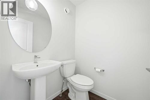 185 Edith Green Nw, Calgary, AB - Indoor Photo Showing Bathroom