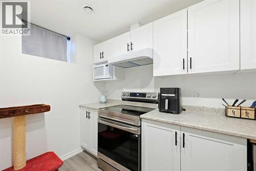 185 Edith Green Nw, Calgary, AB - Indoor Photo Showing Kitchen