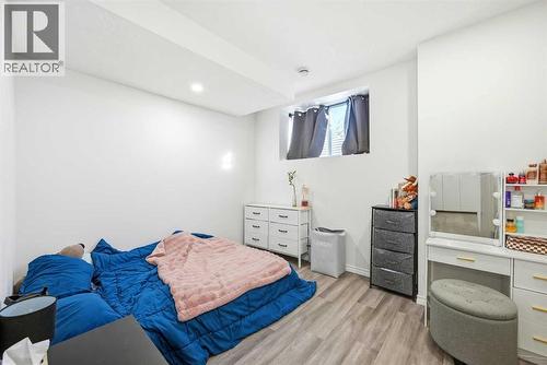 185 Edith Green Nw, Calgary, AB - Indoor Photo Showing Bedroom