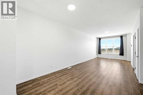 185 Edith Green Nw, Calgary, AB - Indoor Photo Showing Other Room