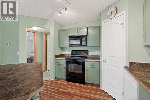 105, 23 Everridge Square Sw, Calgary, AB - Indoor Photo Showing Kitchen