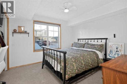 105, 23 Everridge Square Sw, Calgary, AB - Indoor Photo Showing Bedroom