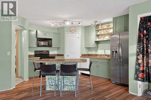 105, 23 Everridge Square Sw, Calgary, AB - Indoor Photo Showing Kitchen