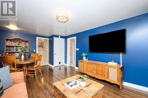 16 Jones Lane, Welland (Lincoln/Crowland), ON - Indoor Photo Showing Living Room