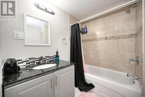 10 Grasspoint Square, Brampton, ON - Indoor Photo Showing Bathroom