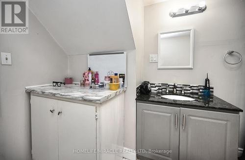 10 Grasspoint Square, Brampton, ON - Indoor Photo Showing Bathroom