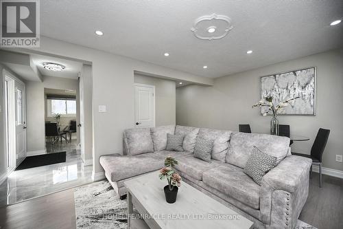 10 Grasspoint Square, Brampton, ON - Indoor Photo Showing Living Room