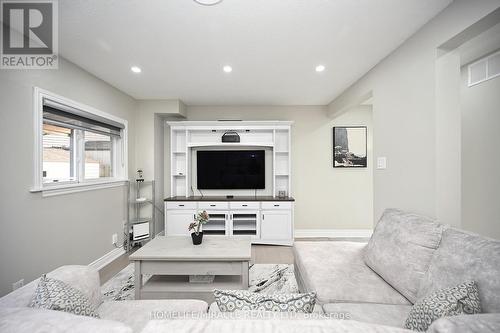 10 Grasspoint Square, Brampton, ON - Indoor Photo Showing Living Room