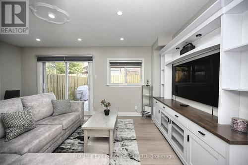 10 Grasspoint Square, Brampton, ON - Indoor Photo Showing Living Room