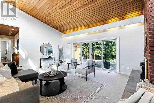 83 Sherwood Road E, Ajax, ON - Indoor Photo Showing Living Room