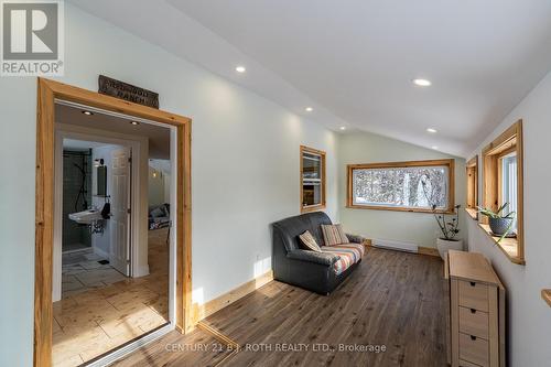 2708 Concession 9 Road, Ramara, ON - Indoor Photo Showing Other Room