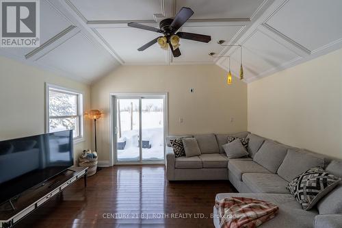 2708 Concession 9 Road, Ramara, ON - Indoor Photo Showing Living Room