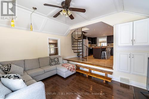 2708 Concession 9 Road, Ramara, ON - Indoor Photo Showing Living Room