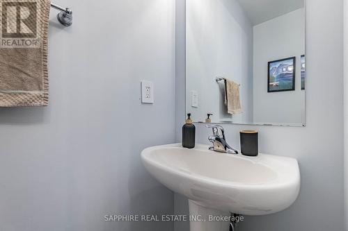 325 Trudeau Drive E, Milton, ON - Indoor Photo Showing Bathroom