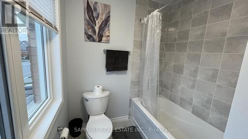 325 Trudeau Drive E, Milton, ON - Indoor Photo Showing Bathroom
