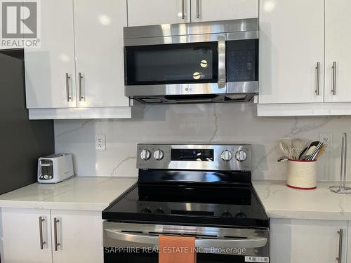 325 Trudeau Drive E, Milton, ON - Indoor Photo Showing Kitchen