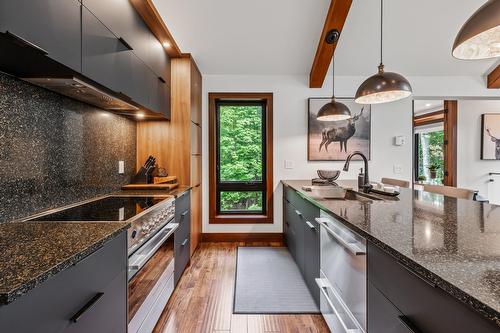 Kitchen - 1740 Place Des Pentes, Sainte-Adèle, QC - Indoor Photo Showing Kitchen With Upgraded Kitchen