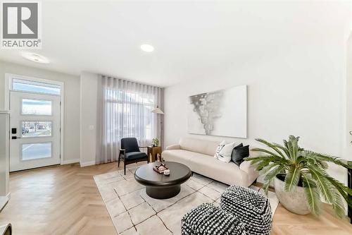 94 Agate Road, Cochrane, AB - Indoor Photo Showing Living Room