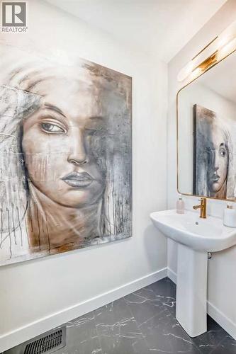 94 Agate Road, Cochrane, AB - Indoor Photo Showing Bathroom