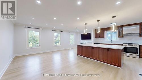 1882 Shadybrook Drive, Pickering, ON - Indoor Photo Showing Kitchen With Upgraded Kitchen