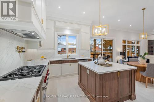 57 Glass Drive, Aurora, ON - Indoor Photo Showing Kitchen With Upgraded Kitchen