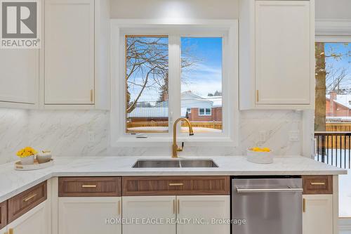57 Glass Drive, Aurora, ON - Indoor Photo Showing Kitchen