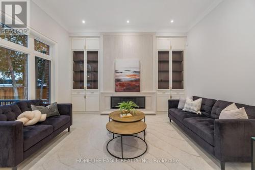 57 Glass Drive, Aurora, ON - Indoor Photo Showing Living Room