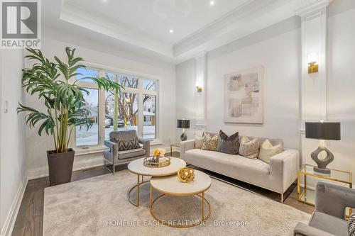57 Glass Drive, Aurora, ON - Indoor Photo Showing Living Room
