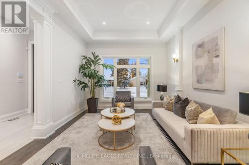 57 Glass Drive, Aurora, ON - Indoor Photo Showing Living Room