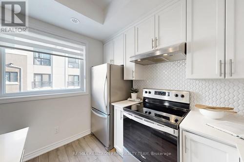 338 - 349 Wheat Boom Drive, Oakville, ON - Indoor Photo Showing Kitchen With Stainless Steel Kitchen With Upgraded Kitchen