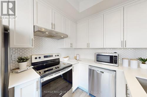 338 - 349 Wheat Boom Drive, Oakville, ON - Indoor Photo Showing Kitchen With Stainless Steel Kitchen