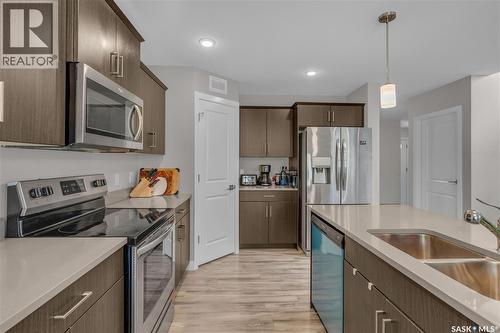 131 315 Dickson Crescent, Saskatoon, SK - Indoor Photo Showing Kitchen With Double Sink