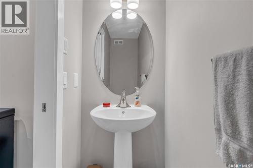 131 315 Dickson Crescent, Saskatoon, SK - Indoor Photo Showing Bathroom