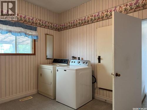 218 4Th Street E, Wynyard, SK - Indoor Photo Showing Laundry Room