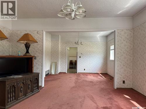 218 4Th Street E, Wynyard, SK - Indoor Photo Showing Other Room